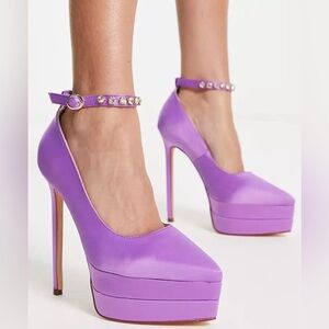 Stunning spring/summer lavender heels! 💜